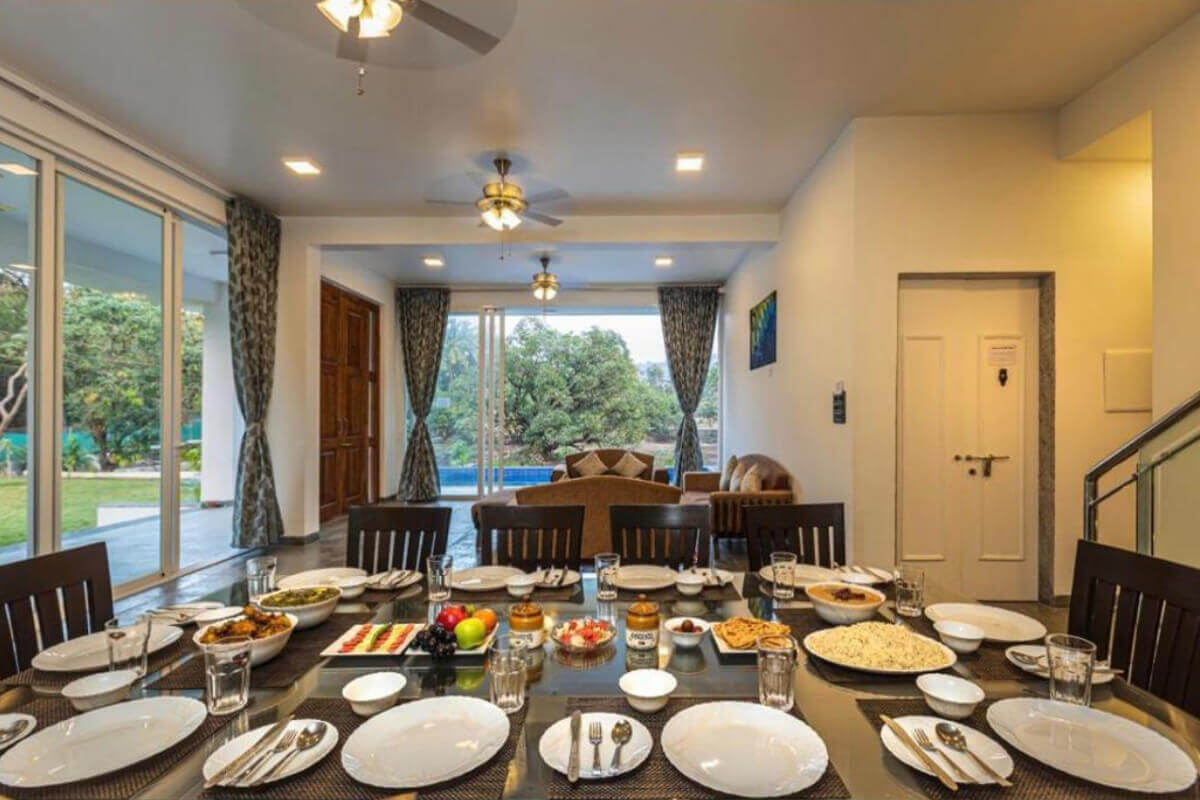 7bhk-Villa-for-sale-in-alibaug-dine-hall